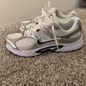 Nike V5 RNR Sneakers in White and Silver